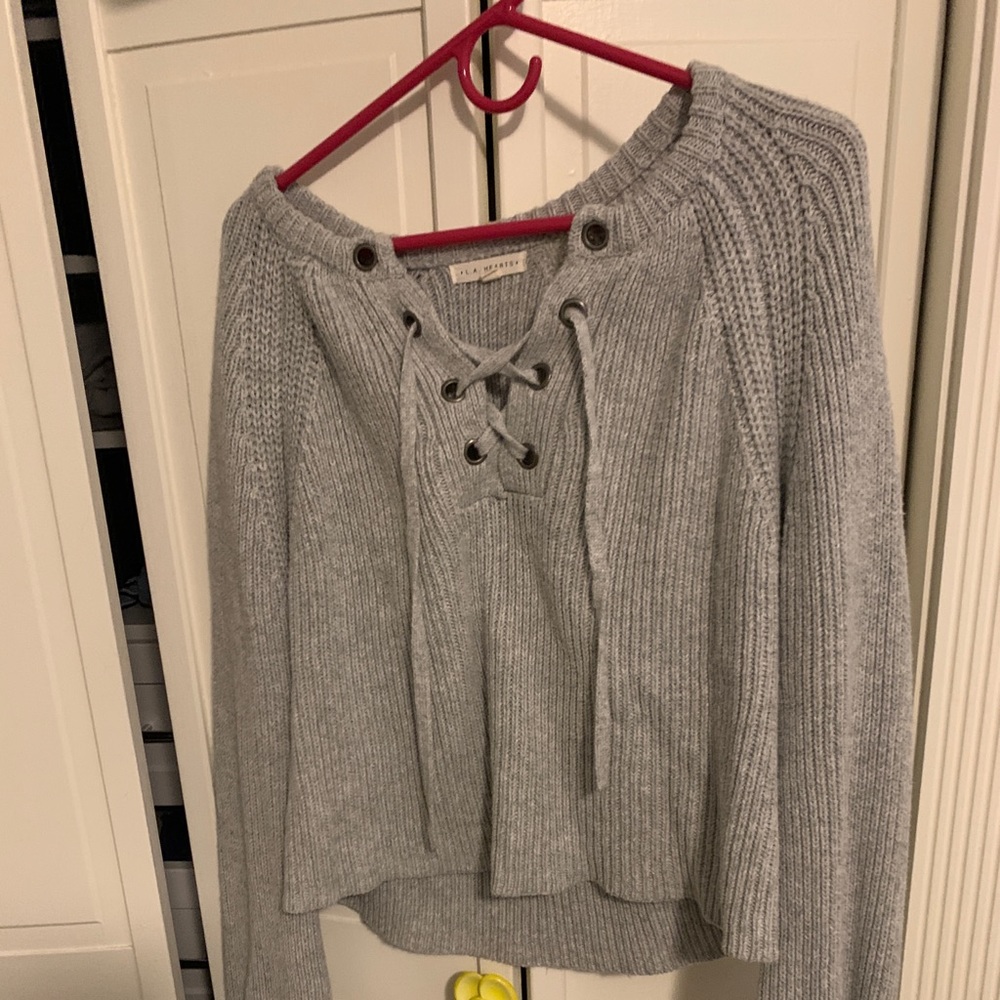Warm lace up sweater with puff sleeve
